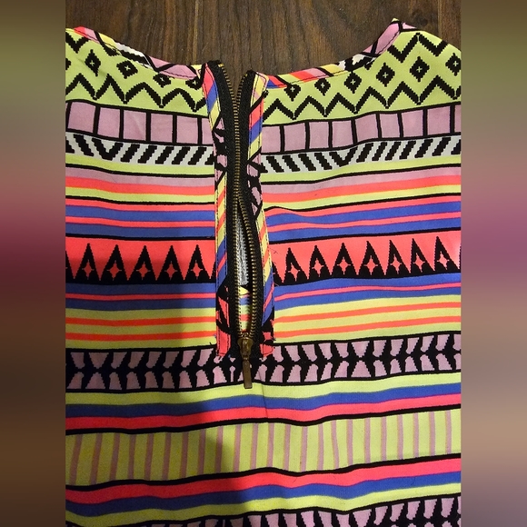 Neon color hot pink fushia lime green multicolored crazy fun pattern blouse - Picture 4 of 8